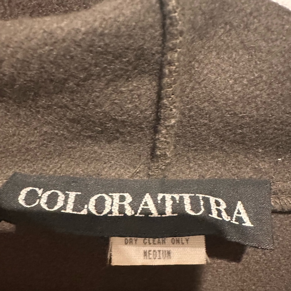 100% Wool Coloratura Cape - Picture 6 of 12